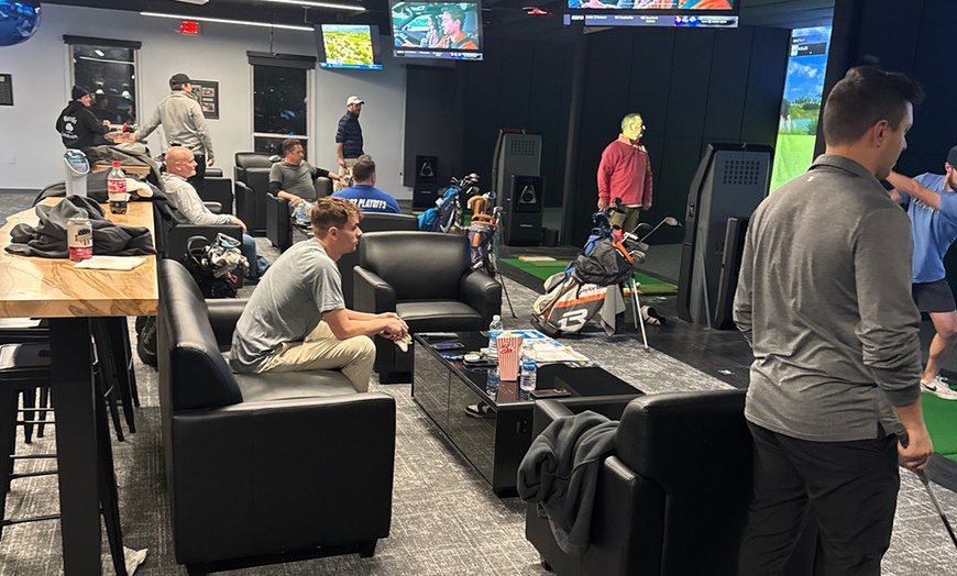 Image 2: Enjoy One or Two Hours of Indoor Golf Fun