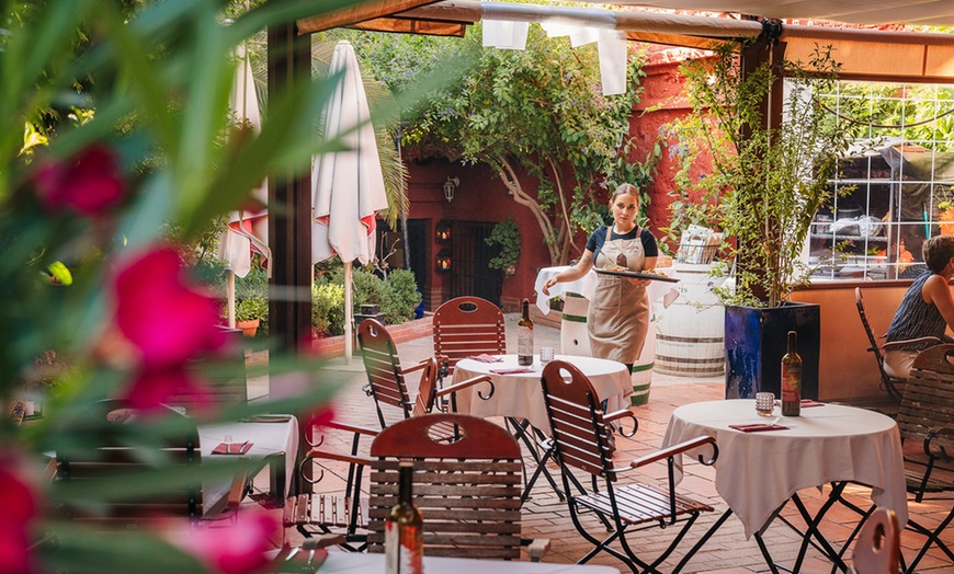 Image 22: Espectáculo de flamenco con opción a picoteo y bebida para 2 o 4