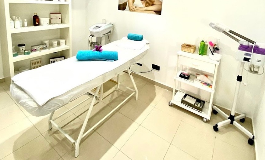 Image 2: Limpieza facial completa en 10 pasos con opción a masaje facial 