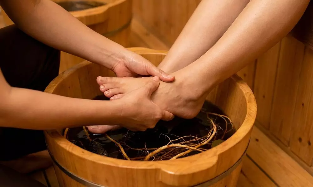 Relax with Chinese Herbal Foot Bath and Foot Massage (30 Minutes)