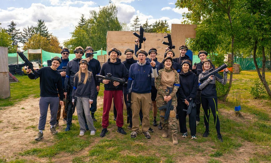Image 2: Bez siniaków, tylko adrenalina: paintball laserowy dla nawet 12 osób 