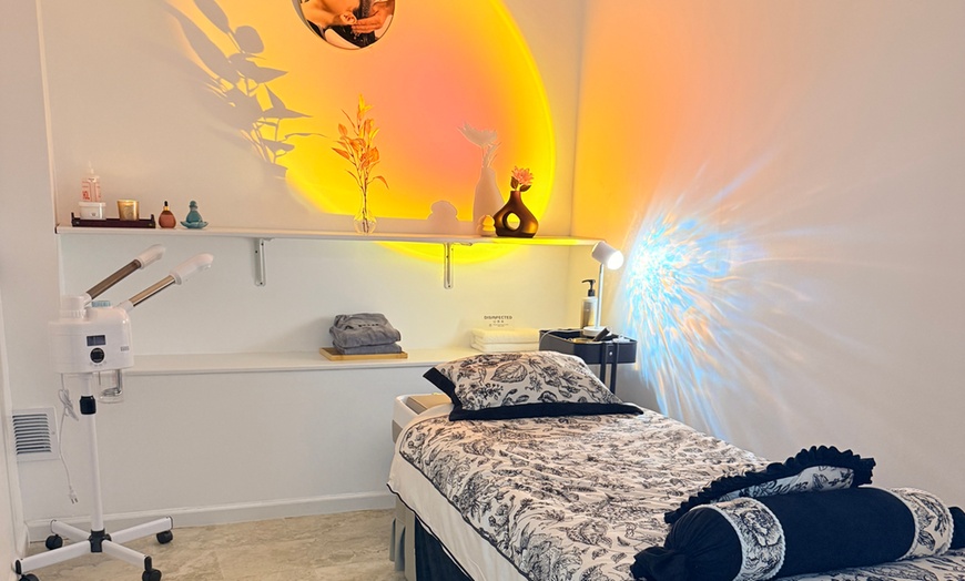Image 2: 60 or 90-Minute Swedish Massage & Hot Stones with Optional Reflexology