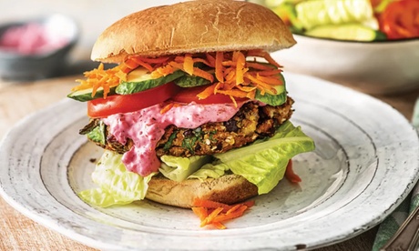 Menu vegetariano con insalata o burger al ristorante vegetariano e vegano Cose Buone (sconto fino a 44%)