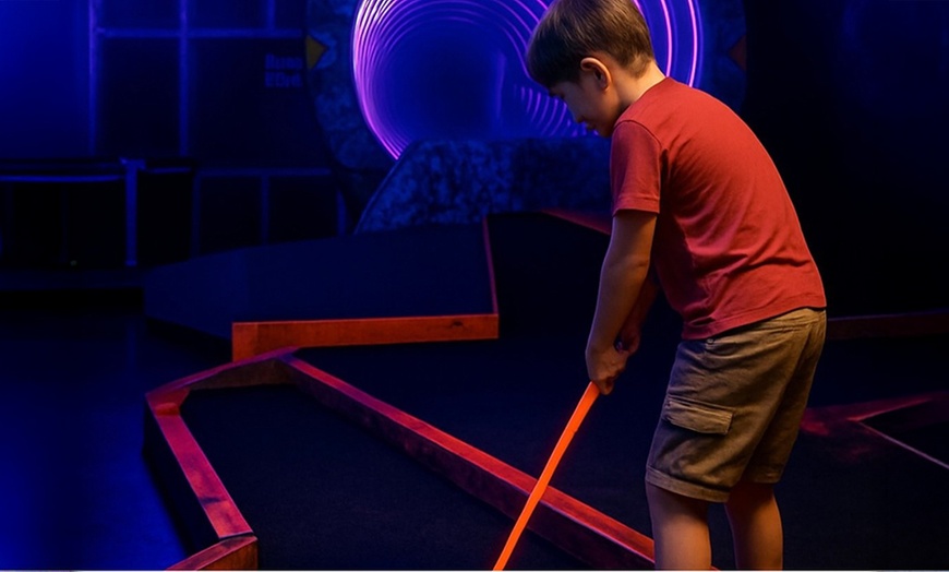 Image 1: Mini Golf for a Family of 4