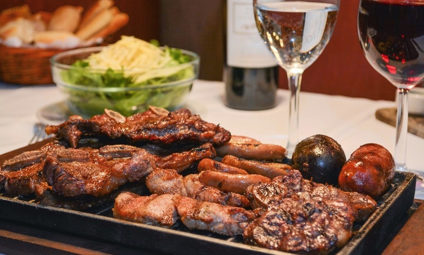 Image 2: Festín a la brasa: menú de parrillada a compartir para 2 o 4 personas