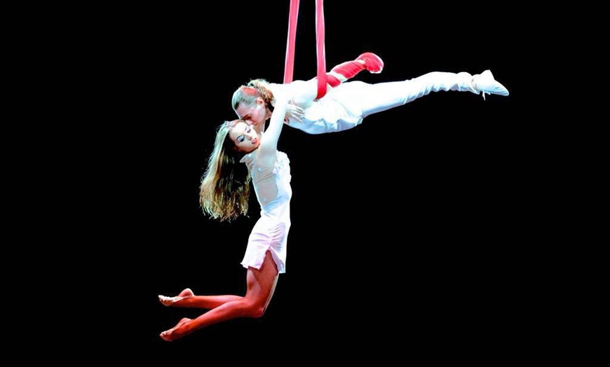 Image 2: Le Grand Cirque de Noël "Liège en Piste" par Horwood Productions