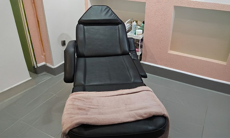 Image 4: Restore Thinning Hair with One, Two, or Three PRP Hair Rejuvenation