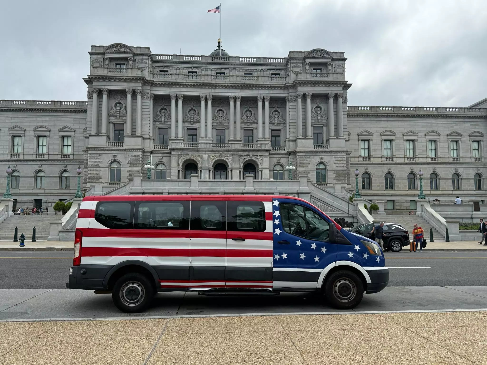 Luxurious, Semi-Private Washington DC Guided Tour by E-Cart or Minibus