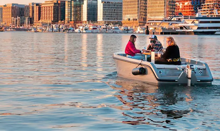 1, 2, or 3-Hours Boat Rental on April 18 - May 31 or June 01 - July 07