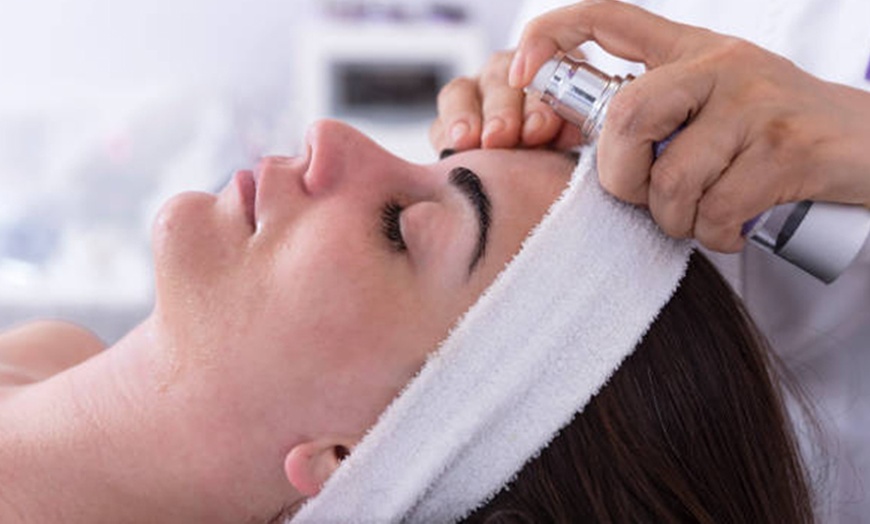 Image 15: Tratamiento facial o corporal en Clínica Xiluet