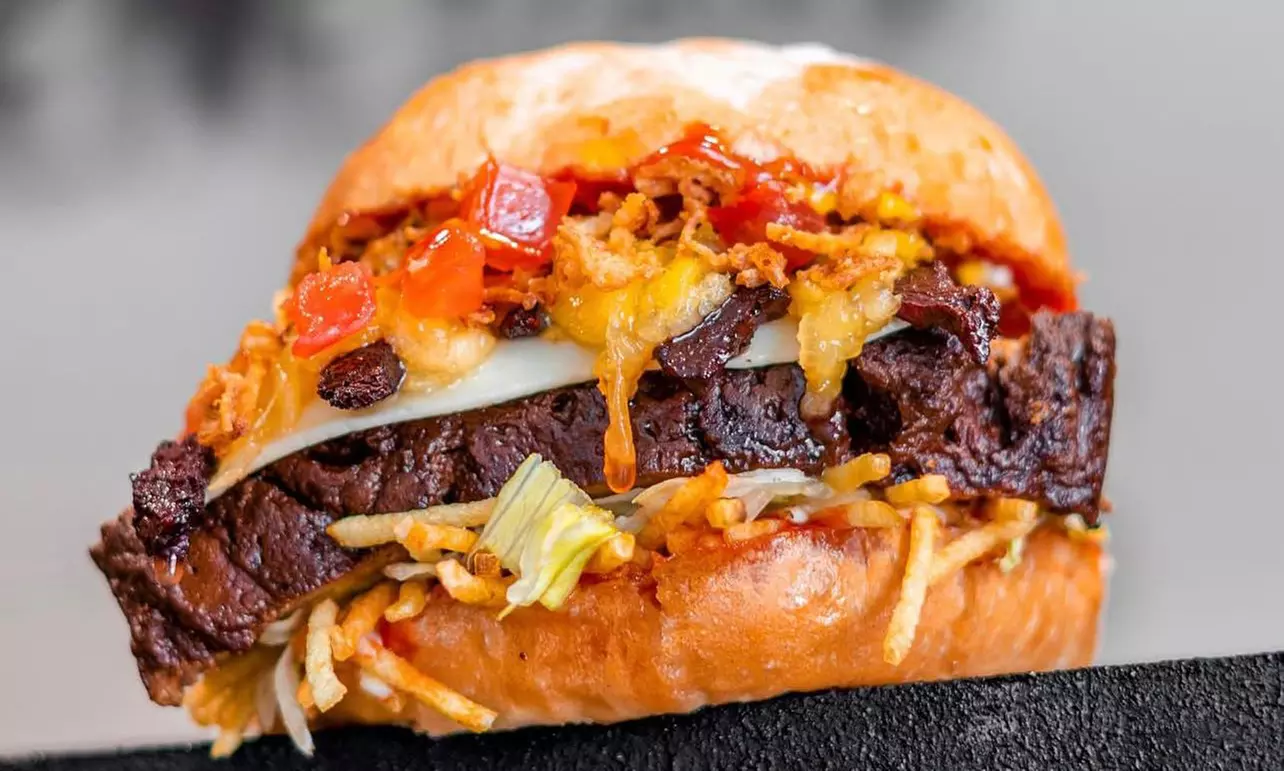 Menú de hamburguesa con opción prémium para 2 o 4 personas