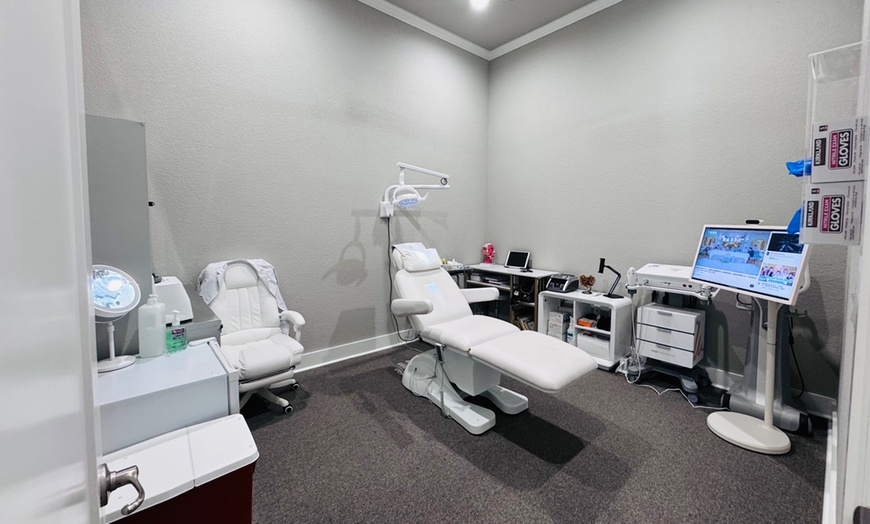 Image 3: Revitalize Yourself with Three or Six B-12 Injections