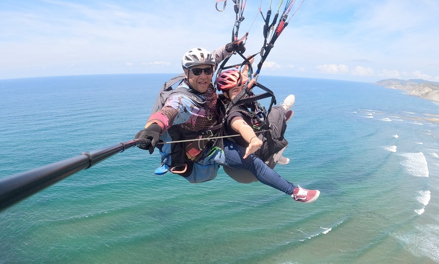 Image 2: Vuelo en parapente de 20 minutos para 1 o 2 personas