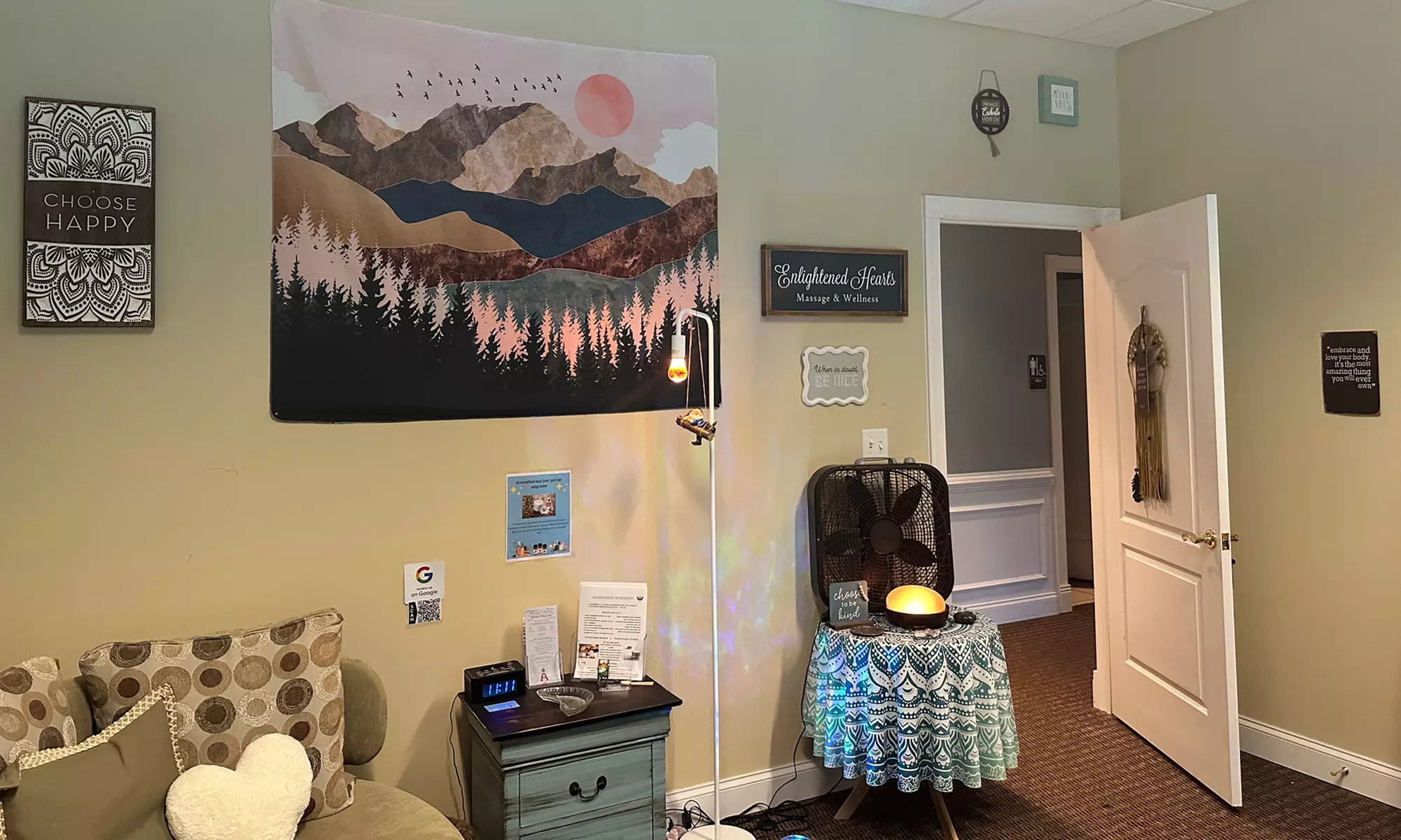 60/90-Min Full Body Massage, Assessment & Red Light Therapy Session!