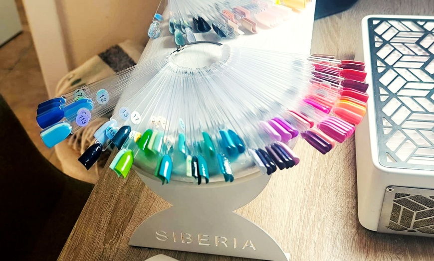 Image 3: Sesión de manicura, pedicura, ambas o uñas de gel con opción a diseño