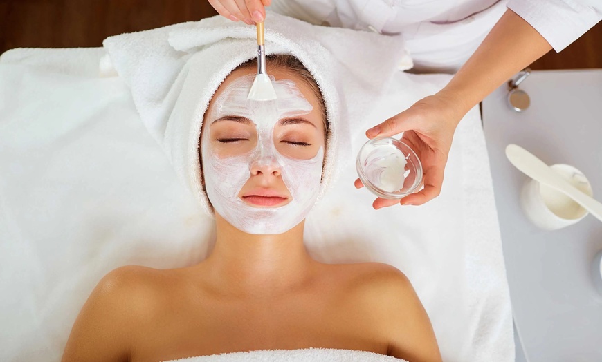 Image 2: Get Signature, Deluxe or Platinum HydraFacial Treatment