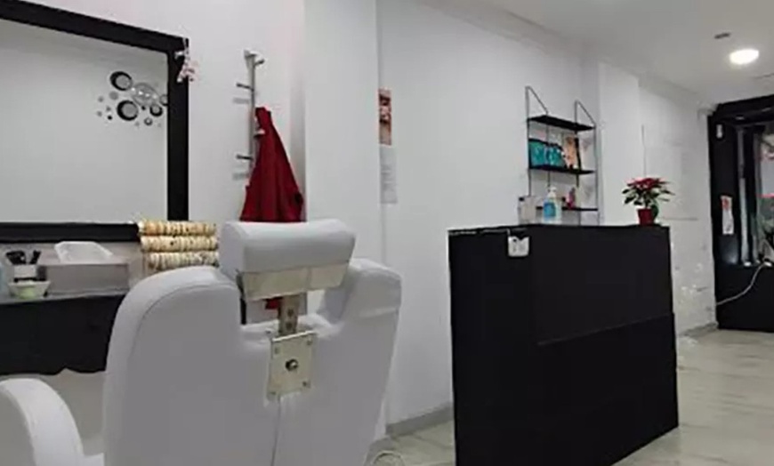 Image 3: ¡Vaya ojazos! Extensión de pestañas con opción a depilación cejas 