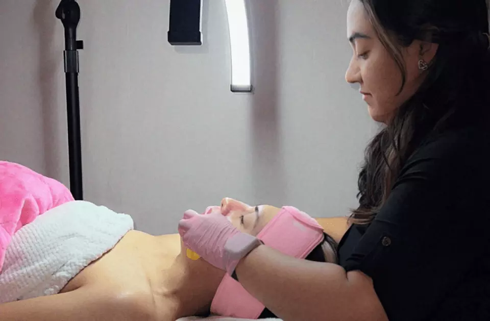 Microneedling Treatment + Hyaluronic Acid & High Frequency Comb for Hair Growth: 1, 2, 3 Sessions: Up to 66% Off