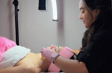 One Micro-Needling Treatment with Hyaluronic Acid and High Frequency Comb for Hair Growth - Be You Beauty - Esthetics