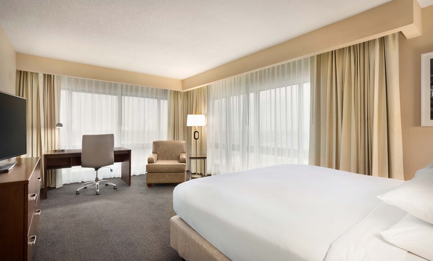 Image 2: Downtown Orlando Hotel convenient to all Orlando attractions