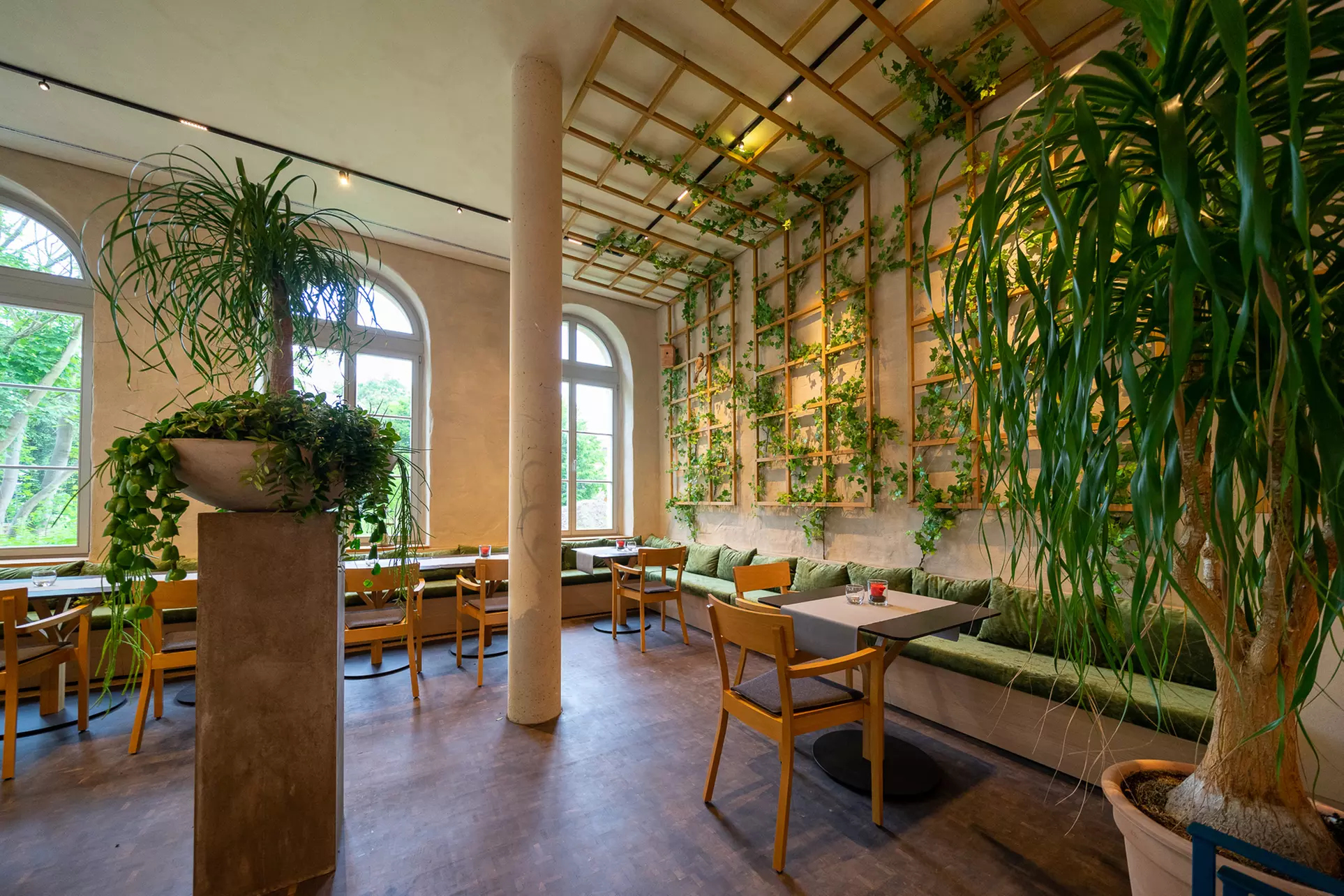 Genieße ein 2-Gänge-ElbeGarten-Menü mit Blick auf die Elbe