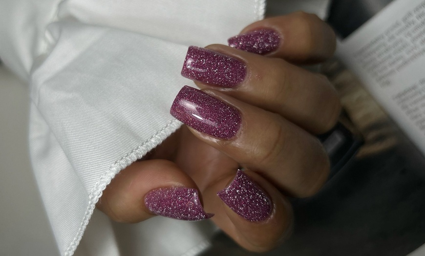 Image 10: Manicure i pedicure hybrydowy dla zadbanych dłoni i stóp