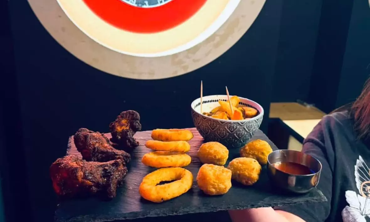 Cocktail et partie de fléchettes : 2 à 6 personnes, 1h de jeu (jusqu’à 52%  de remise) - Primary Image