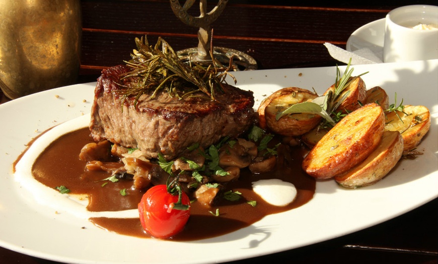 Image 5: Graal Müritz: 2-3 Nächte mit Sekt-Frühstück, 3-Gang-Menü & Kaminsauna