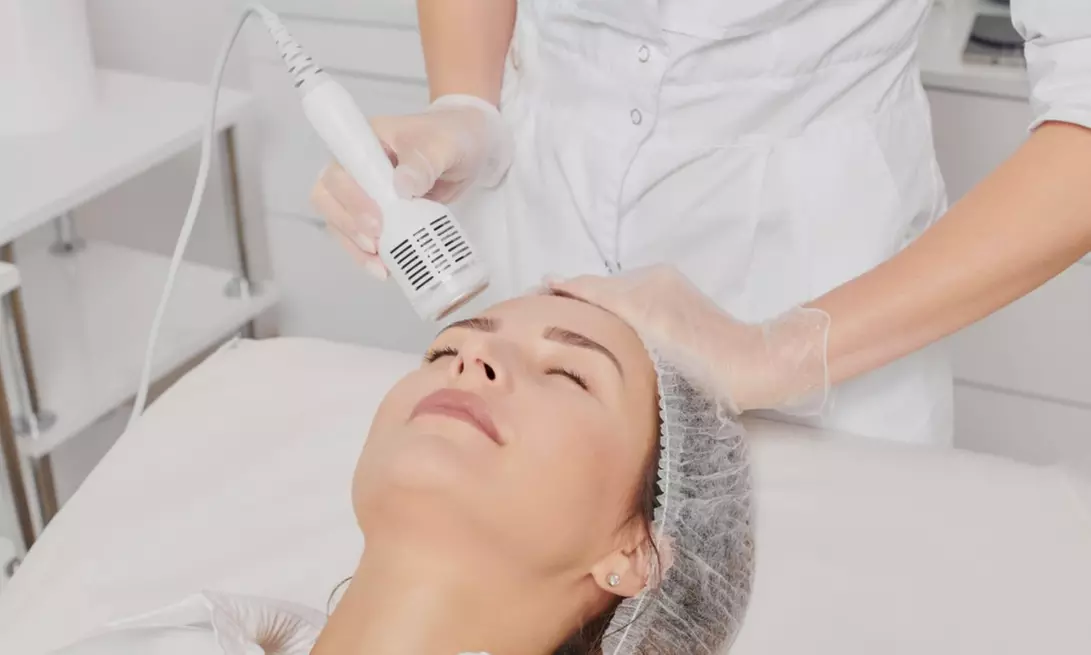 2 o 4 sesiones de crioterapia en rostro completo y papada con hasta un 83% de descuento - Primary Image