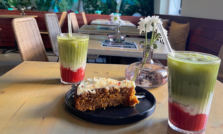 Image 5: Matcha & Kuchen: 2-4 Matcha oder Heißgetränke + 1-2 Kuchen zum Teilen