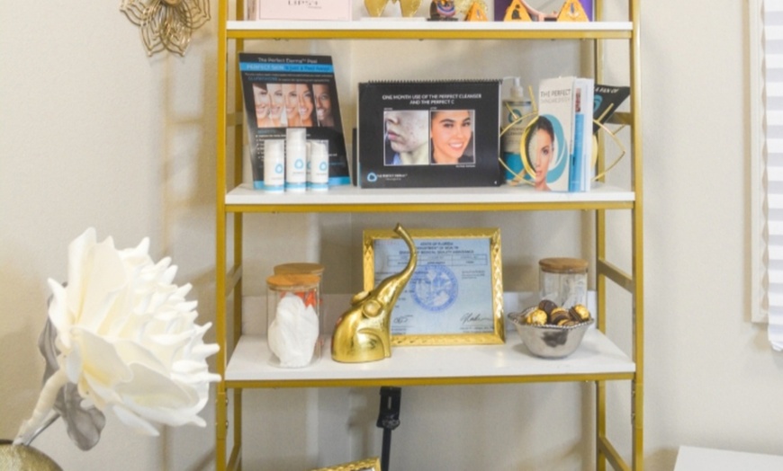Image 3: Revitalize Your Look: 20, 30 or 40 Units of Botox