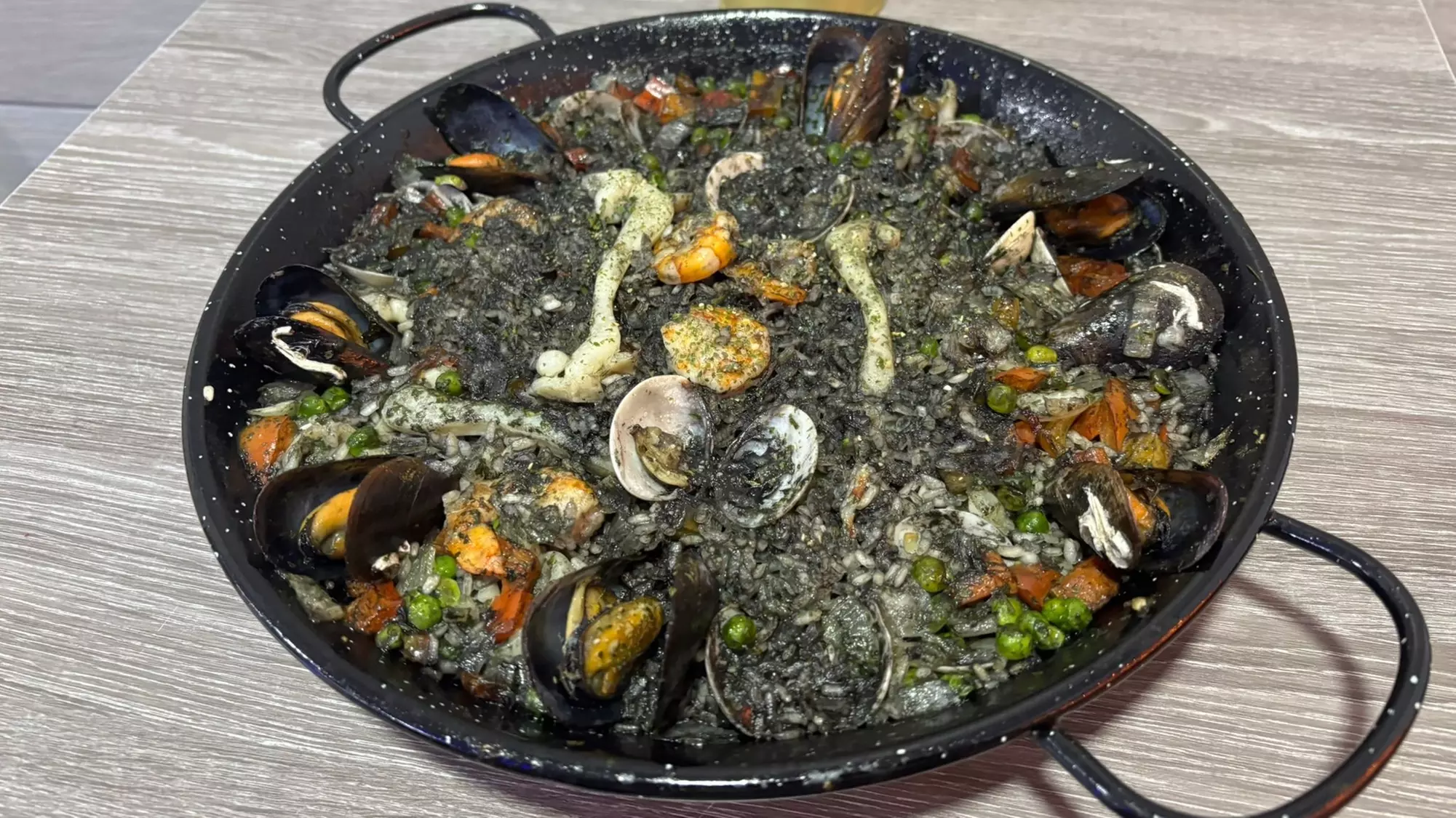 Menú mediterráneo para 2 o 4 con postre y opción a botella de vino