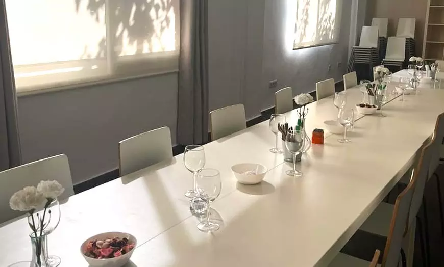 Image 6: Taller de pintura en lienzo o cerámica o taller de velas con vino