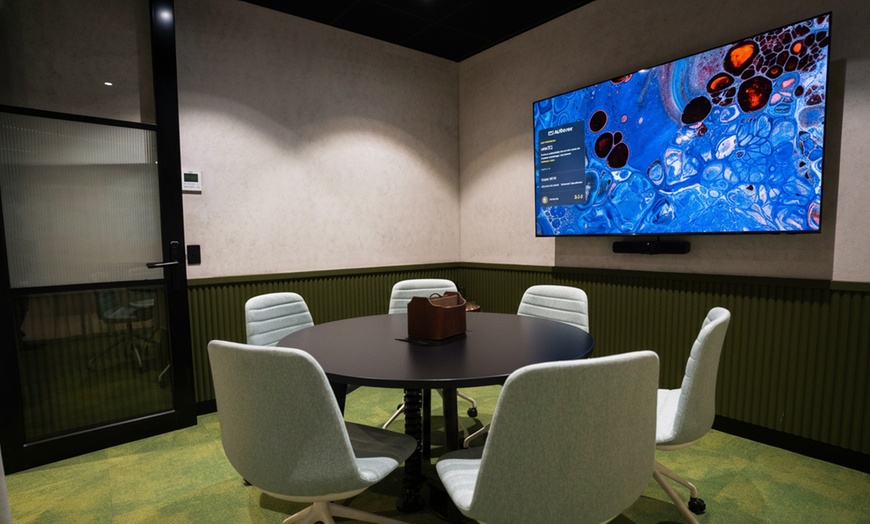 Image 9: Unlock Productivity with Business Lounge 1 Day Pass for Up to 6 People