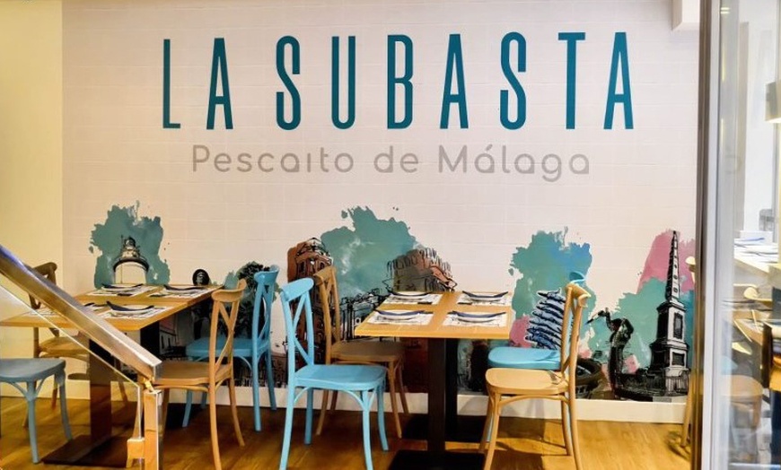 Image 2: Menú de mariscada para dos con botella de vino en el centro de Málaga