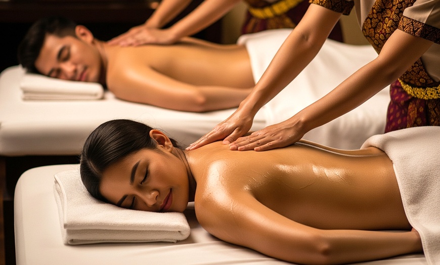 Image 1: Évasion et sérénité : un massage thaïlandais à Paris
