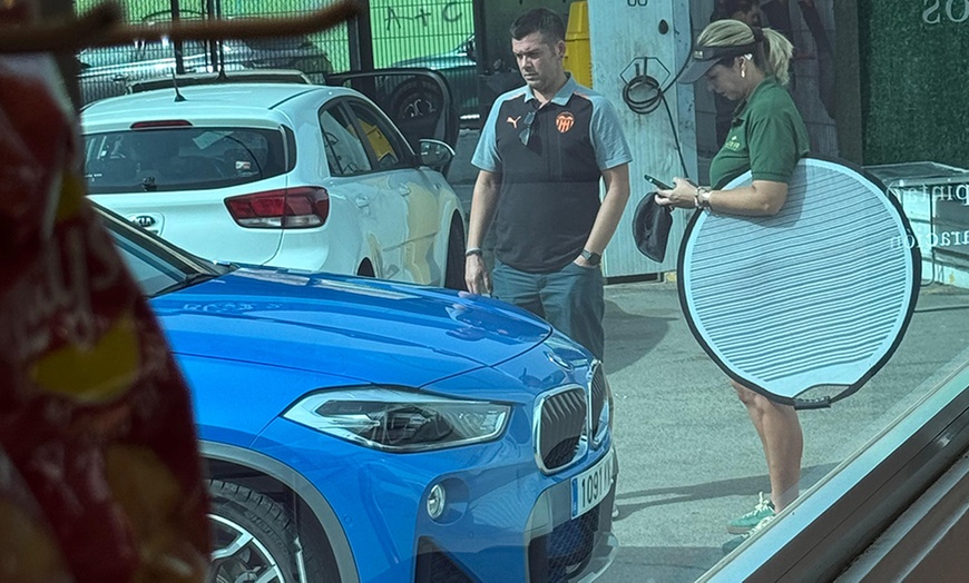 Image 9: 1, 2 o 4 lavados para coche con opción a tratamiento hidrofóbico y más