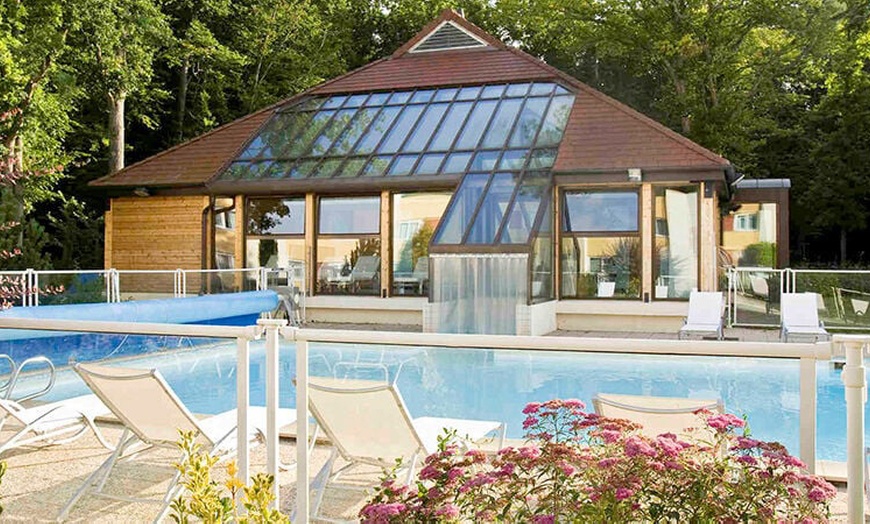 Image 1: Proche Fontainebleau en 4* : chambre double avec pdj et spa