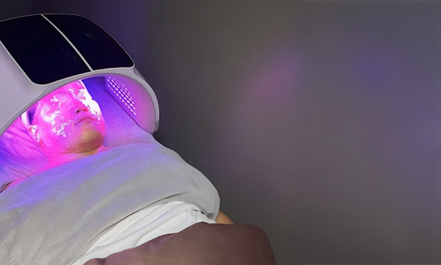 Image 4: Silver or Gold Diamond Facial with Short or Extension Gel Manicure