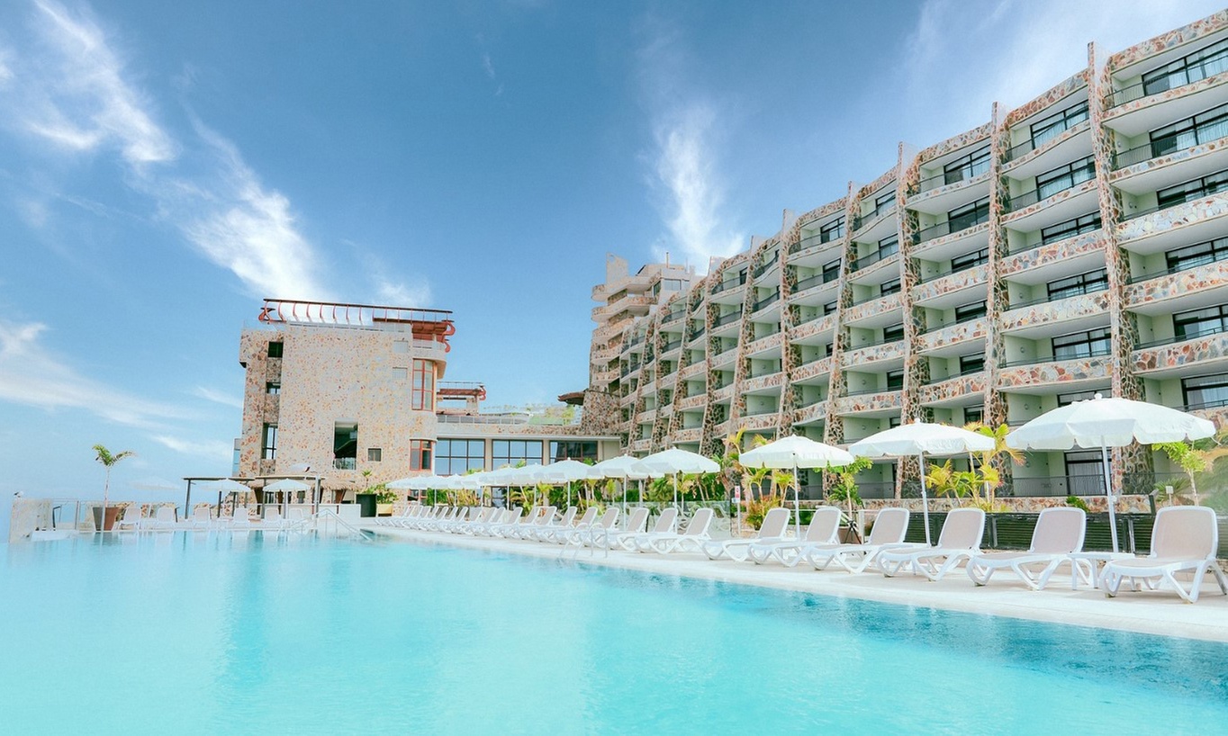 Día en hotel para 2 con almuerzo buffet o con masaje de 25 minutos