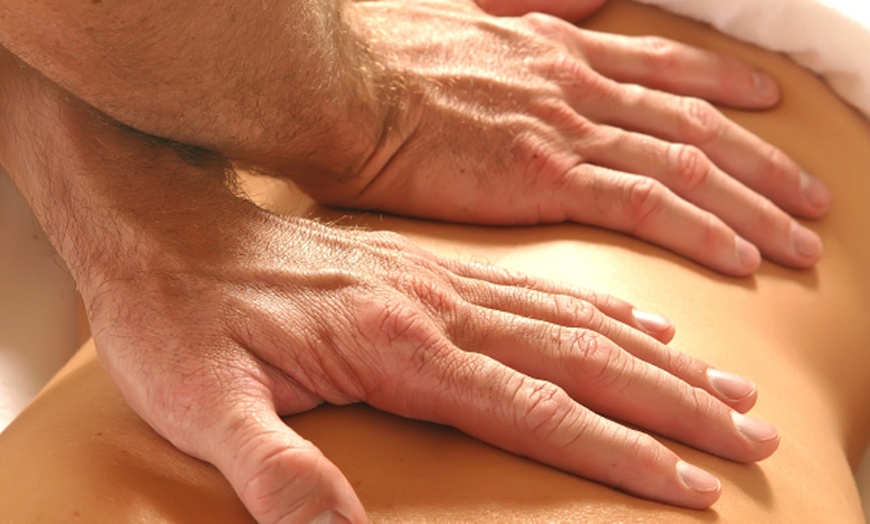 Image 2: Unwind with a 60 or 90-Min Relaxing Massage by Expert Therapists