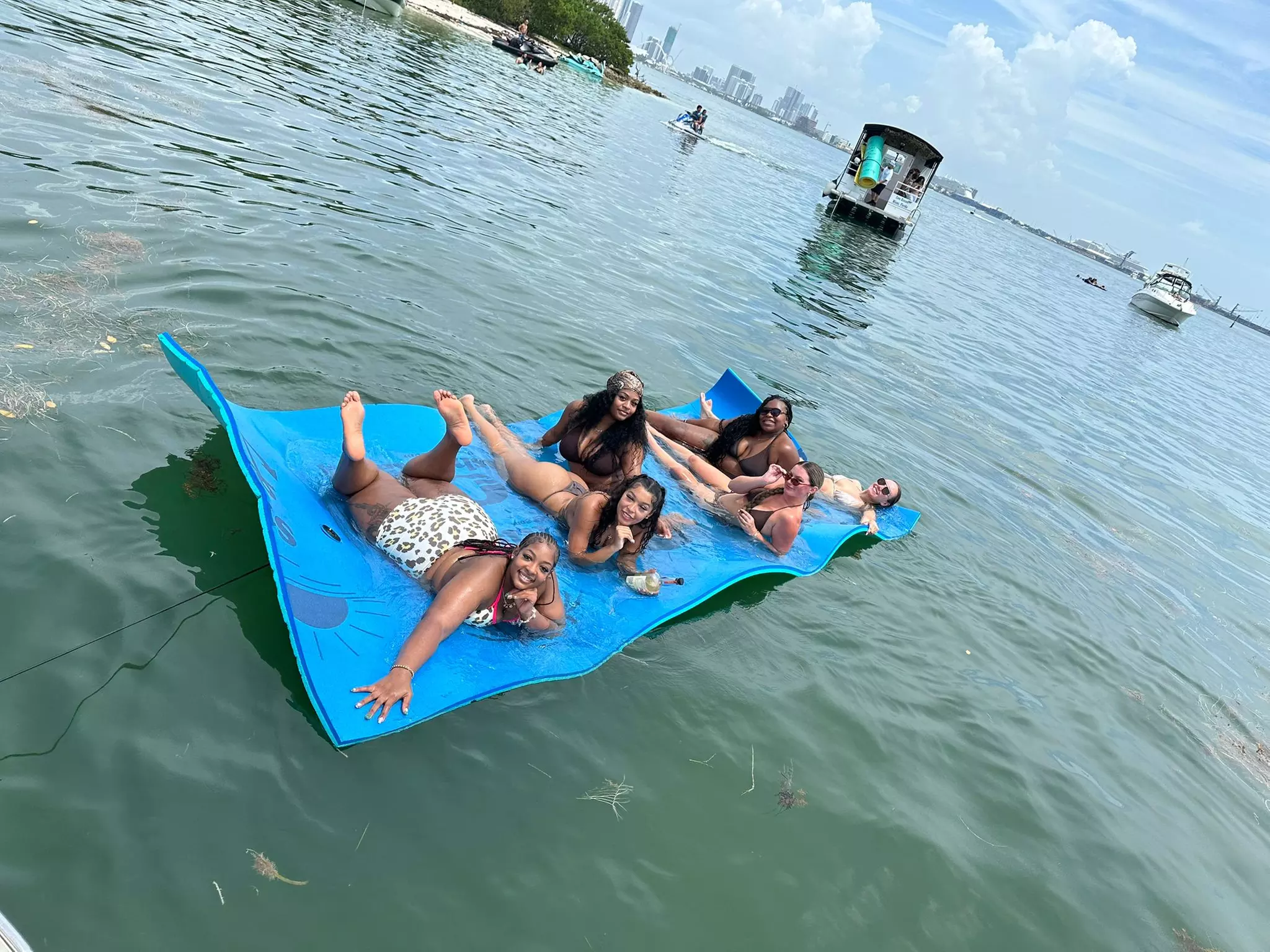 Private Miami Boat Rental for up to 10 Guests. Cruise the Coastline!