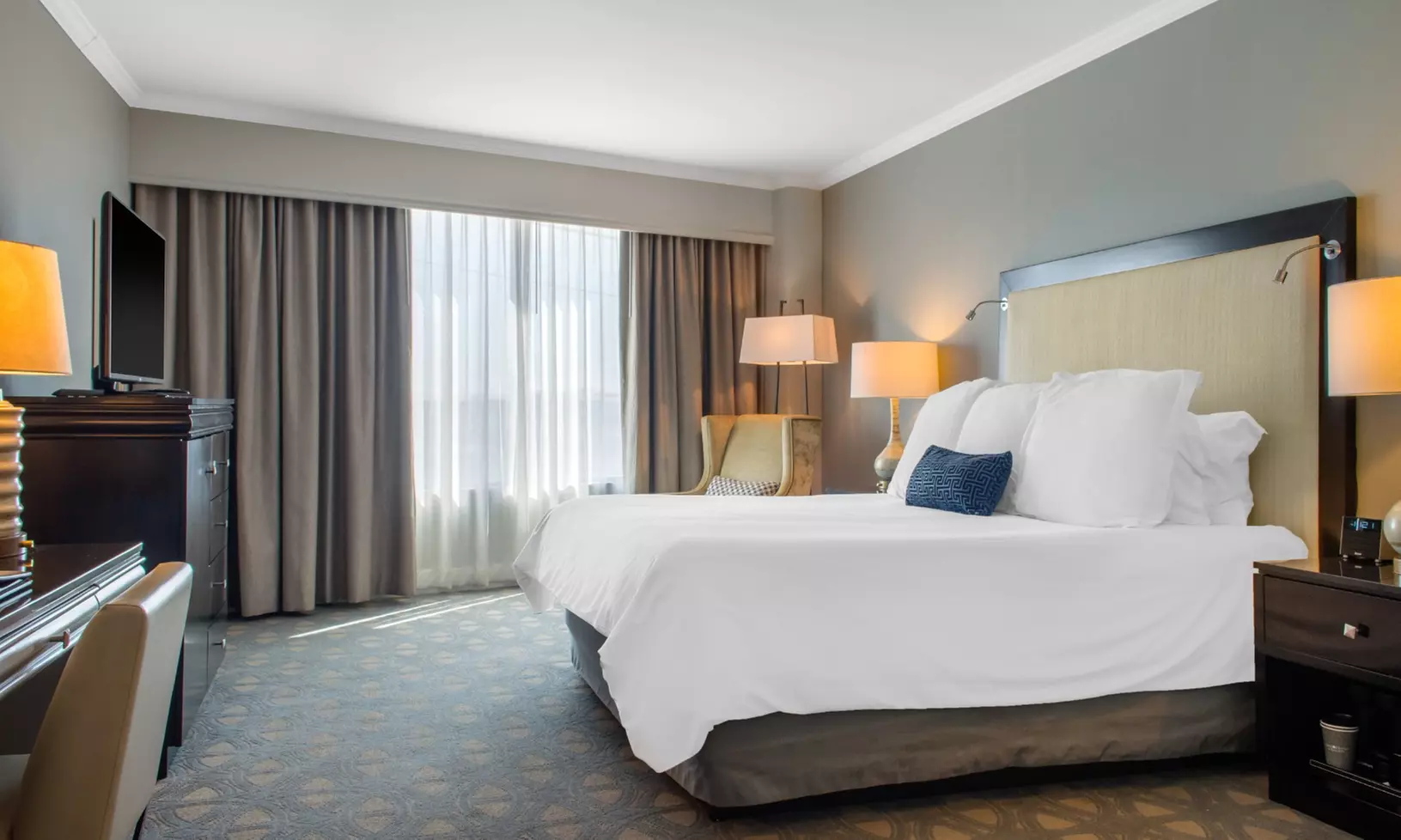 The Riverfront Hotel New Orleans: Family-Friendly Hotel - Book Now!