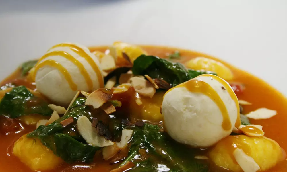 Menú degustación de tapas o prémium con botella de vino para 2 o 4