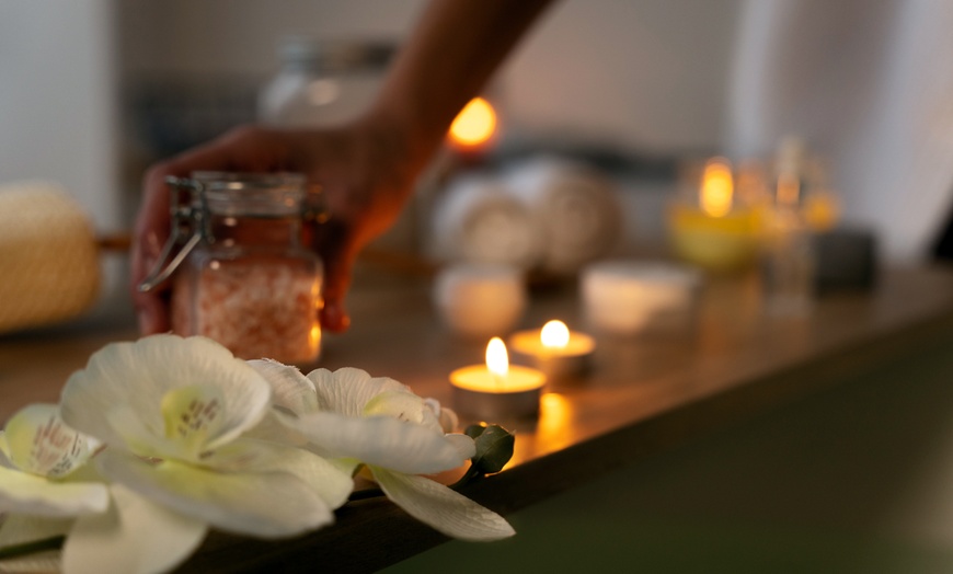 Image 7: Masaje relajante en pareja de 30 o 60 minutos con copa de cava