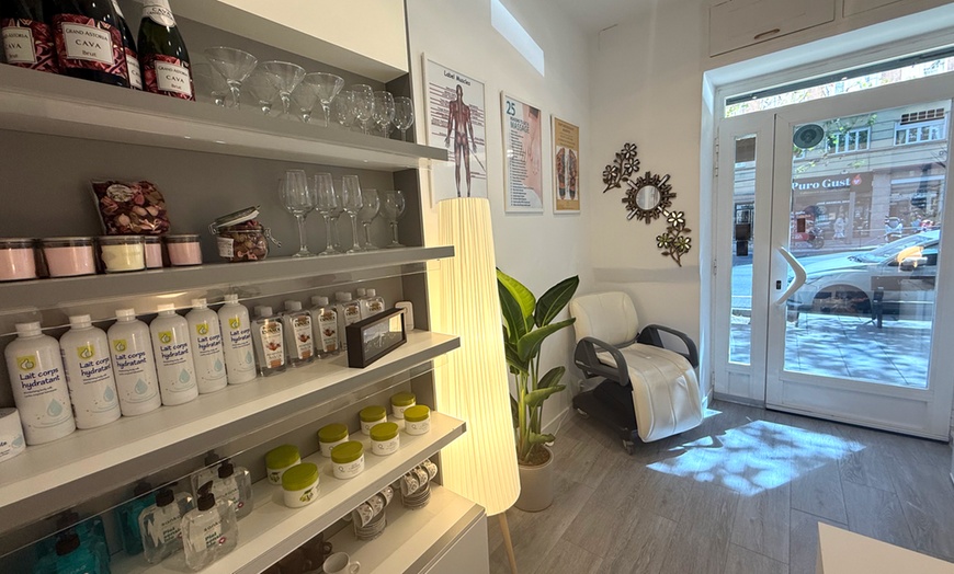 Image 2: Masaje 3 en 1, con champán y bombones 