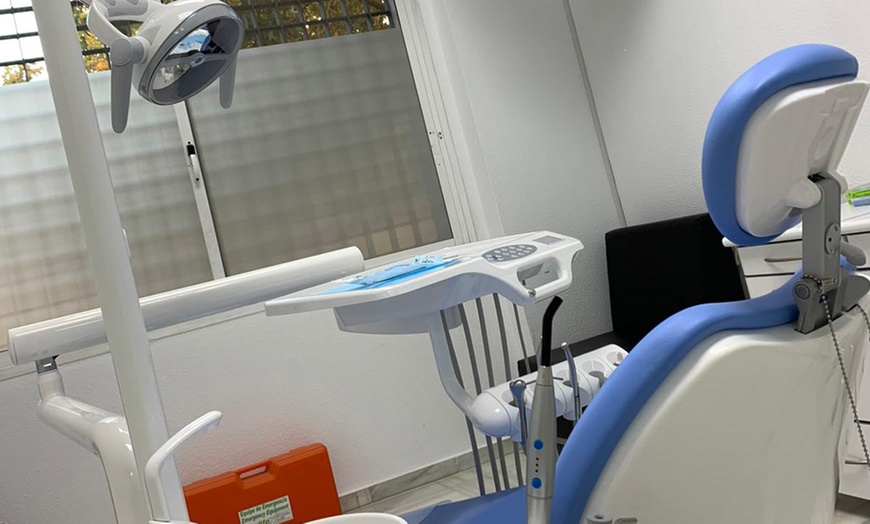 Image 2: Limpieza dental y blanqueamiento