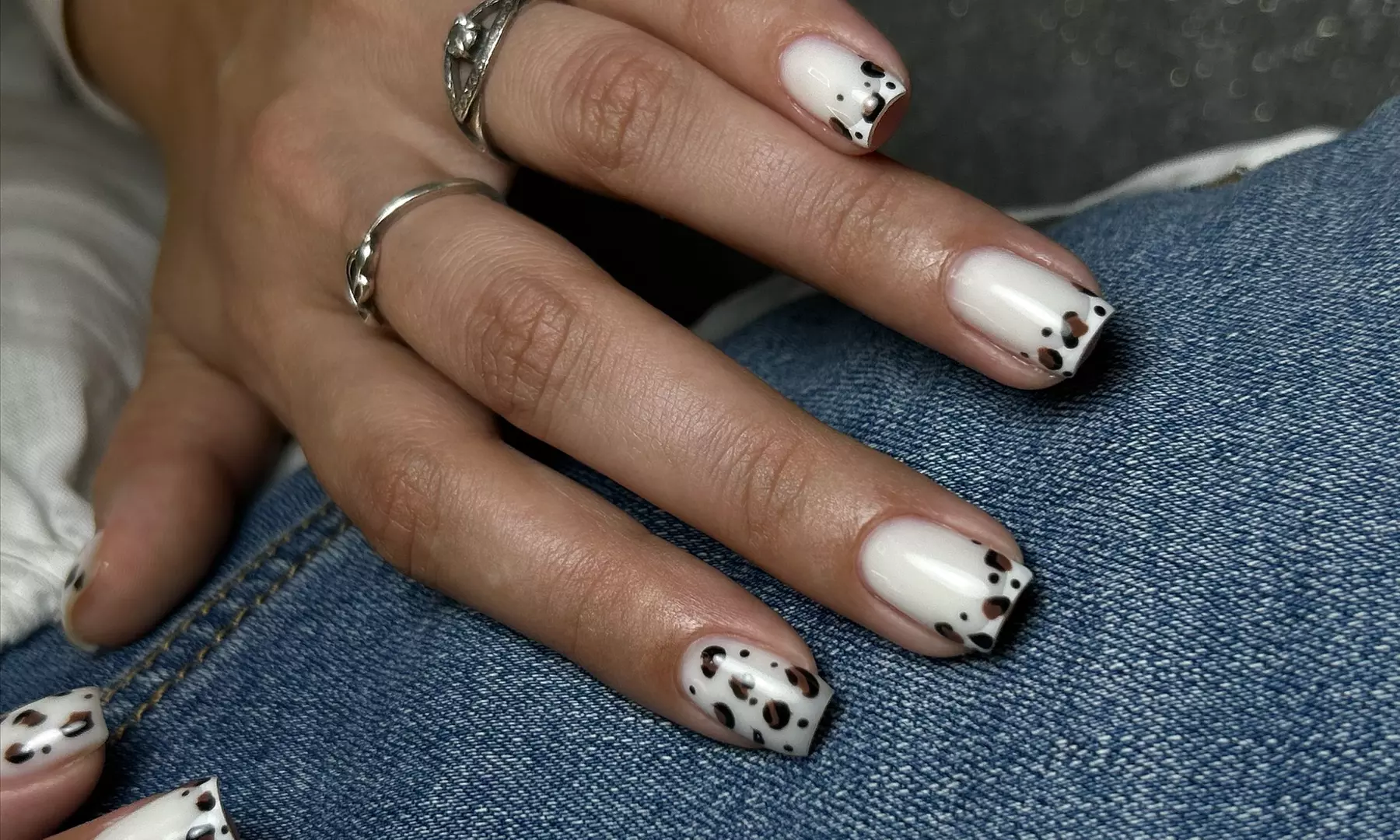 Manicure i pedicure hybrydowy dla zadbanych dłoni i stóp