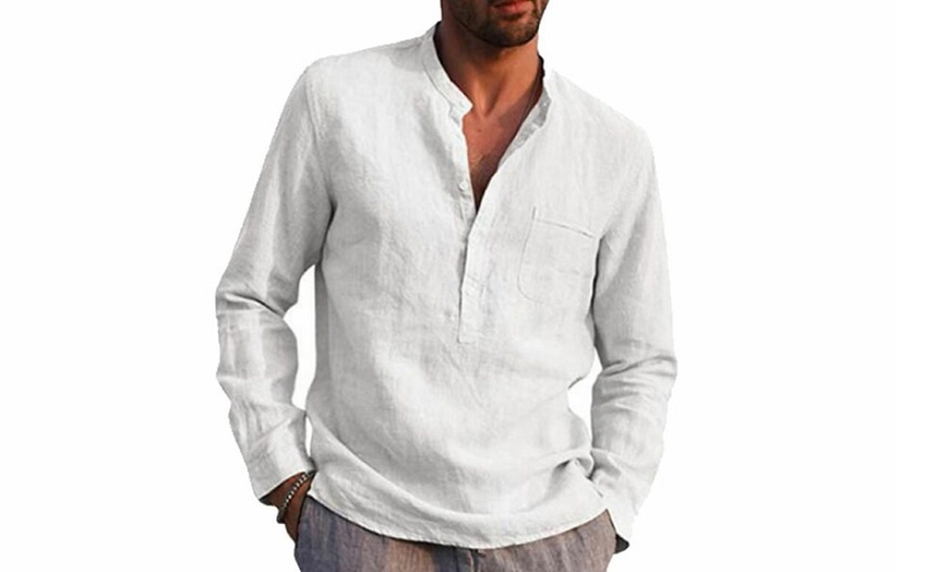 Image 3: Chemise à manches longues pour hommes avec col en V