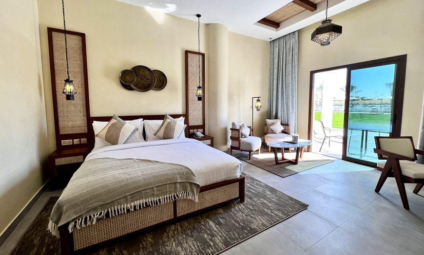 Image 2: 4* Abu Dhabi: One or Two-Night Stay with Suhour